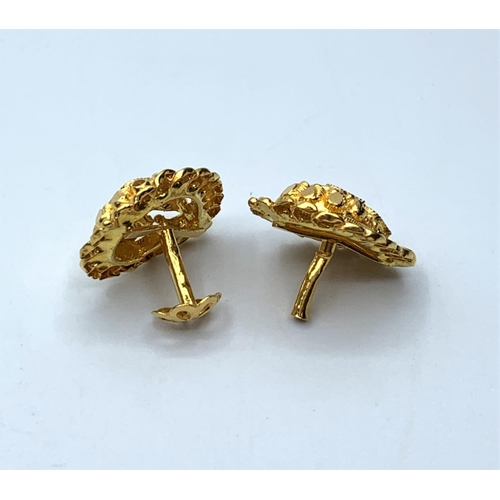 272 - 22ct Earrings Oriental Style, 6.1g.