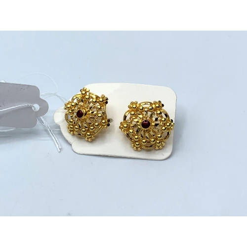 362 - 22ct yellow gold pair of earrings, 5.8g weight