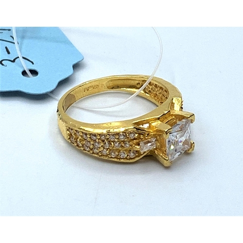 373 - 22ct Stone Set Ring, 6.5g, Size O.