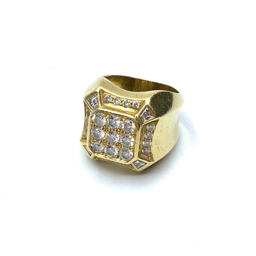 195 - Gents 18ct Gents Gold Ring with 1.2ct Diamonds, 24.4g, Size T.