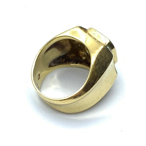 195 - Gents 18ct Gents Gold Ring with 1.2ct Diamonds, 24.4g, Size T.