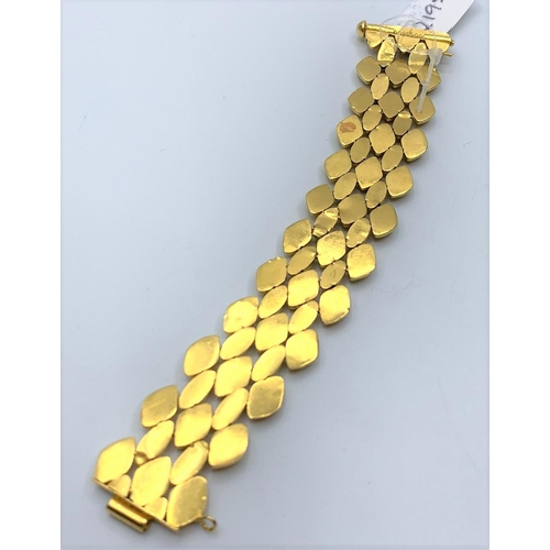 337 - 21ct Yellow Gold Bracelet, 30g, 15cms.