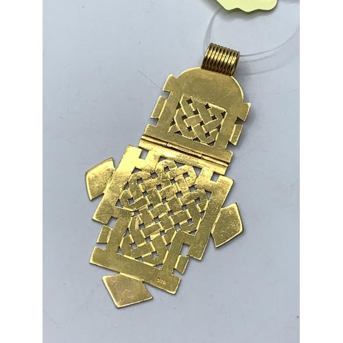 369 - 21ct Gold Oriental Style Pendant, 7.5cm, 20.4g.