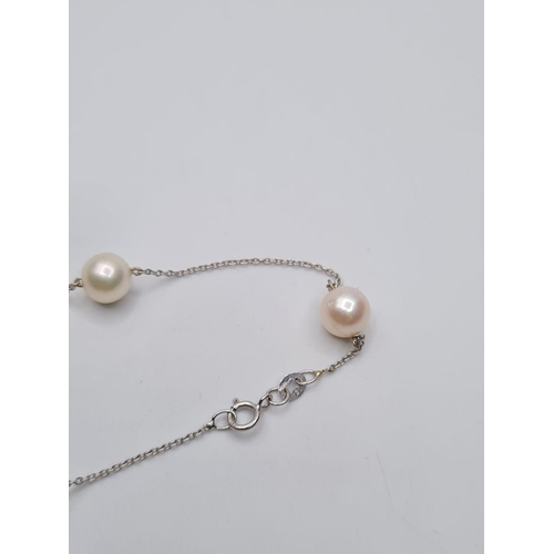 591 - Pearl Necklace in 18ct White Gold, 7.3g, 44cms.