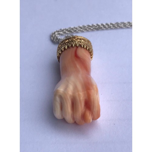 554 - A finely carved 38mm Conch shell Mano Fico pendant with silver gilt mount on a 44 cm 925 silver chai... 