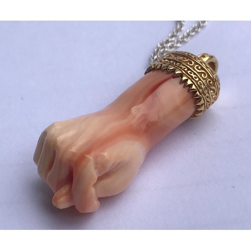 554 - A finely carved 38mm Conch shell Mano Fico pendant with silver gilt mount on a 44 cm 925 silver chai... 