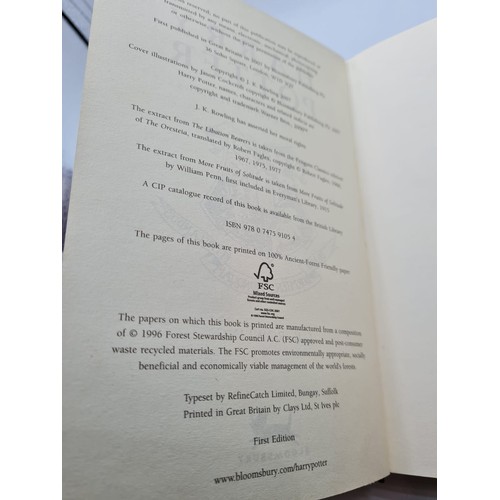 273 - Hardback first edition of Harry Potter and the Deathly Hallows. Excellent condition with original du... 