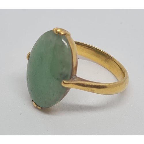 177 - 18ct (Tested) Jade Ring, 4.7g, Size G