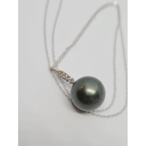 289 - Black South Sea Pearl Pendant on 42cm 9ct Necklace.