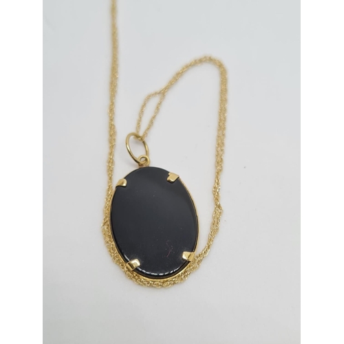 382 - Onyx Pendant, 40cm, 10ct Gold Chain, 1.5g