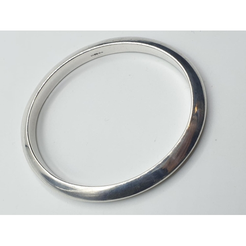 483 - sterling silver bangle weight 16.5g and 7.5cm diameter