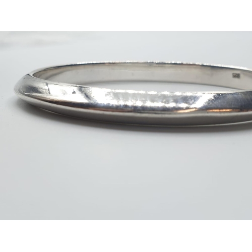 483 - sterling silver bangle weight 16.5g and 7.5cm diameter