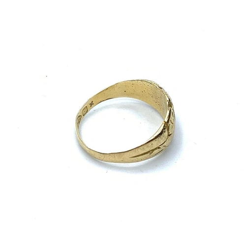 614 - 18ct gold antique ring. Hallmark for Edward Vaughton Chester 1909. Floral work to top. Rubbed ageing... 