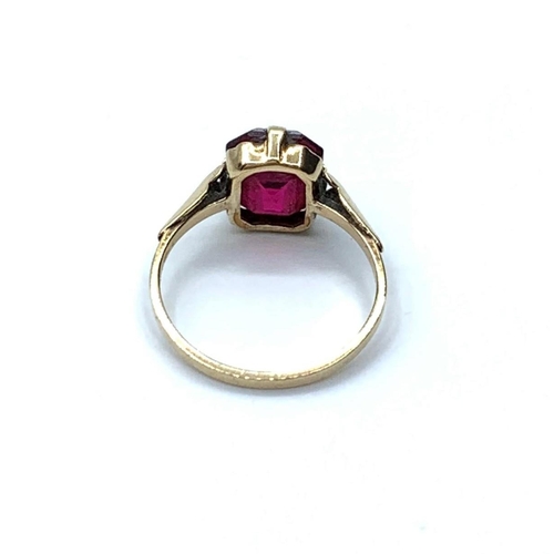 620 - 9ct gold ring with large dress stone in four claw mount. Pale garnet colour, size M