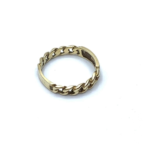 647 - 9ct gold ring having I.D. type band to top and woven link work to sides. Clear UK hallmark for 9ct g... 