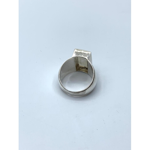 650 - Silver ring having rectangular mother of pearl mounted to top. Wide shouldered. Smooth silver band. ... 