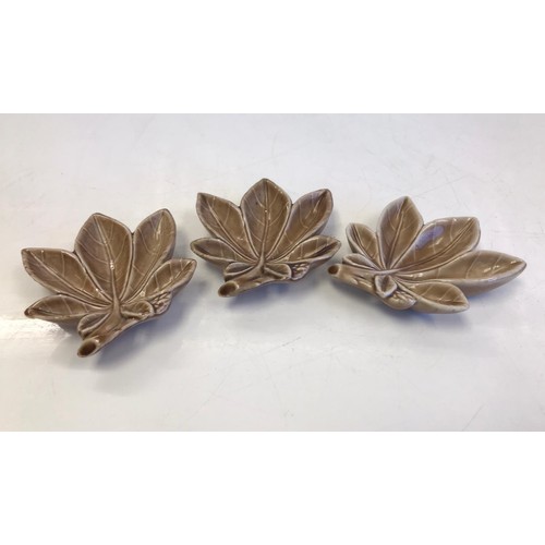 528 - 3 Wade Leaf Shaped Ash Trays