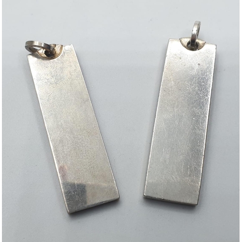 547 - 2x vintage silver ingot pendants. Clear hallmarks for Birmingham 1979. Length 4.5cm