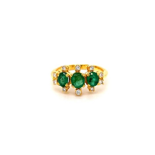 800 - 21K YELLOW GOLD EMERALD TRILOGY RING AND DIAMOND, 1.5CT OVAL NATURAL EMERALD (SI), WEIGHT 4.58G AND ... 