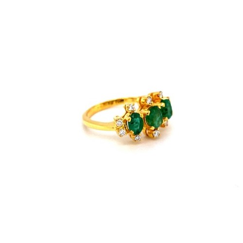 800 - 21K YELLOW GOLD EMERALD TRILOGY RING AND DIAMOND, 1.5CT OVAL NATURAL EMERALD (SI), WEIGHT 4.58G AND ... 