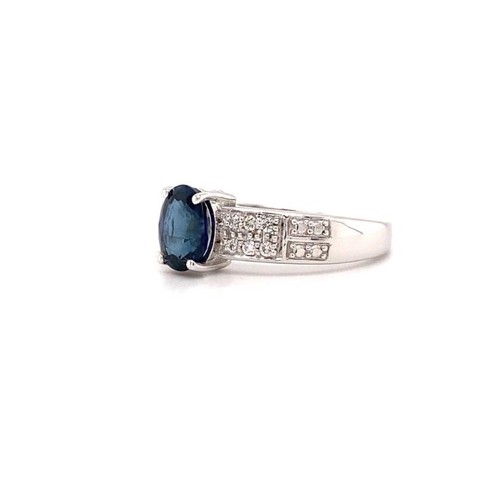 803 - 18K WHITE GOLD SAPPHIRE AND DIAMOND RING, 1.20CT OVAL DARK BLUE SAPPHIRE AND DOUBLE ROW SHOULDER DIA... 