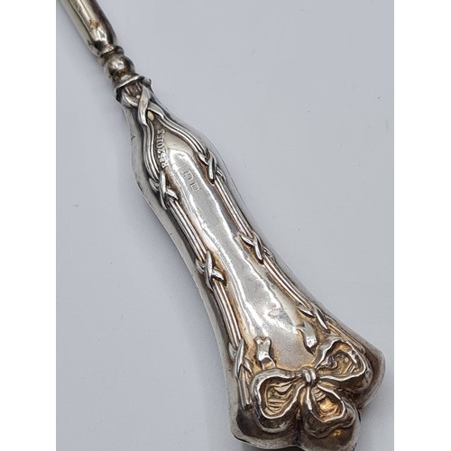 805 - Antique Silver Hallmark Buttoning Hook. Clear Hallmark for William Vale and Sons Birmingham 1911. Ex... 