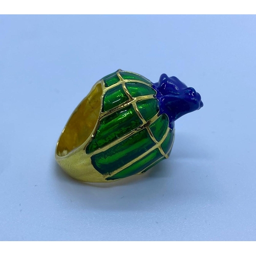 498 - Green Blue Enamel Frog Ring, Size M/N, Weight 13.09g.