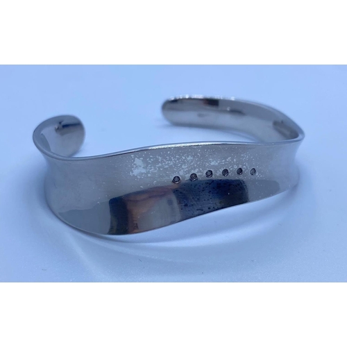 505 - 5 Diamonds 925 Silver Wave Bangle, Weight 29.50g.