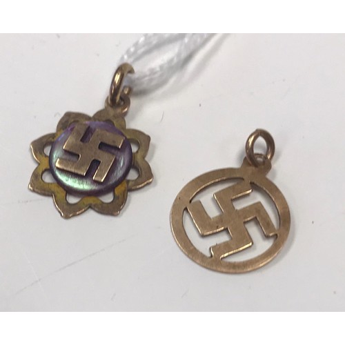 149 - 2x 9ct gold Swastika pendants (2)