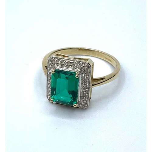 526 - A hallmarked 9c gold ring with a synthetic emerald, size: O, weight: 4g