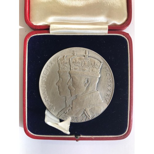 521 - A cased George and Mary Jubilee medal in fine condition.