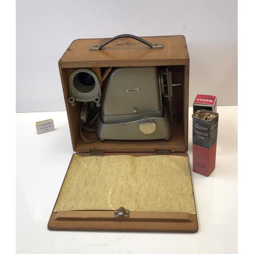 522 - 1950s slide projector in wooden carrying case