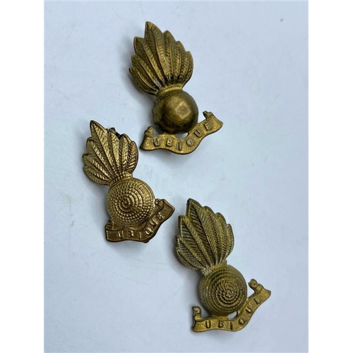 391 - Royal Artillery brass UBIQUE with a pair of collar badges matching