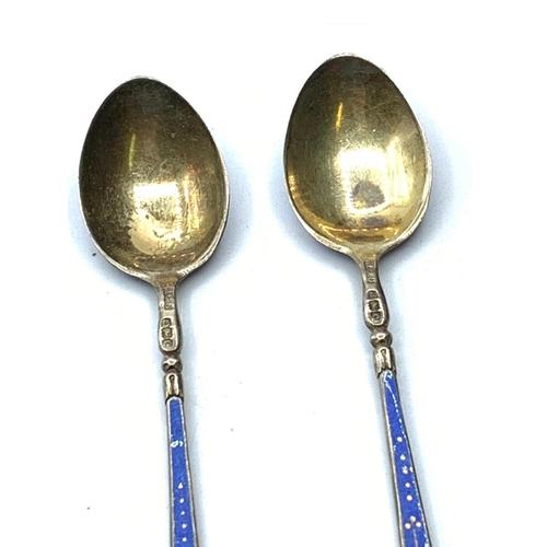 87 - 5x silver and enamel teaspoons hallmarked 1927 Birmingham by Henry Clifford Davies, total 43.4g weig... 