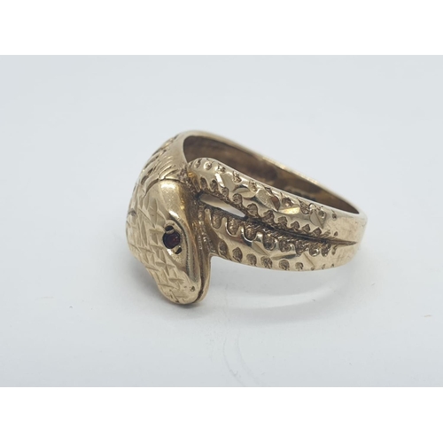 102 - 9CT Y/G SNAKE RING WITH RED STONE EYES, WEIGHT 4.6G AND SIZE M1/2