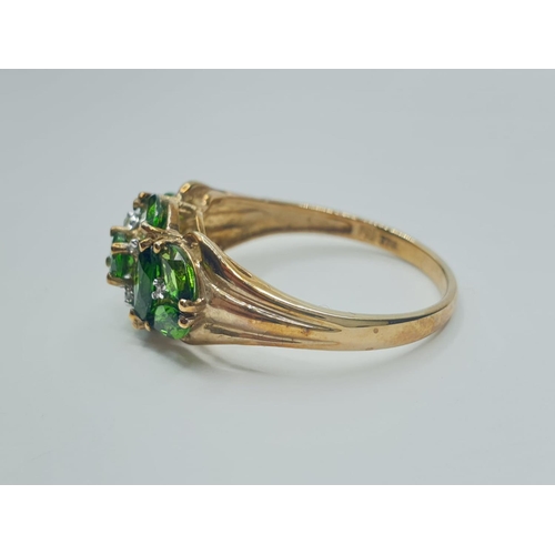 198 - 9ct gold ring having large green diopside coloured stones in cluster setting.
Full UK hallmark for 9... 