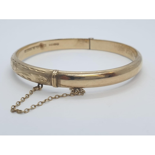 200 - Vintage 9ct gold bangle with safety chain, weight 8.3g