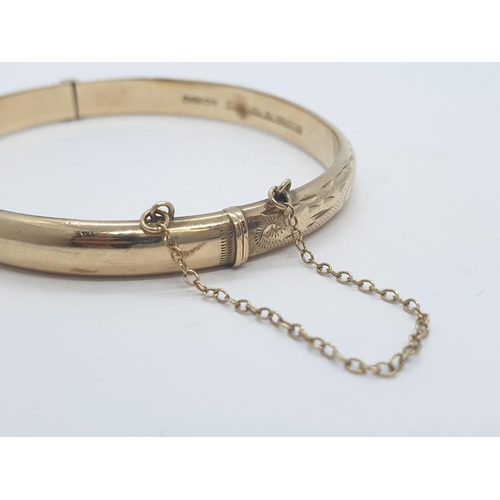 200 - Vintage 9ct gold bangle with safety chain, weight 8.3g