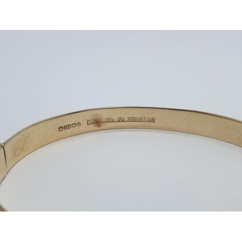 200 - Vintage 9ct gold bangle with safety chain, weight 8.3g