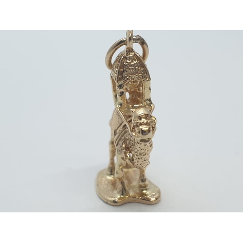 218 - 9CT Y/G CAMEL PENDANT/CHARM, WEIGHT 3.7G AND 2CM LONG APPROX