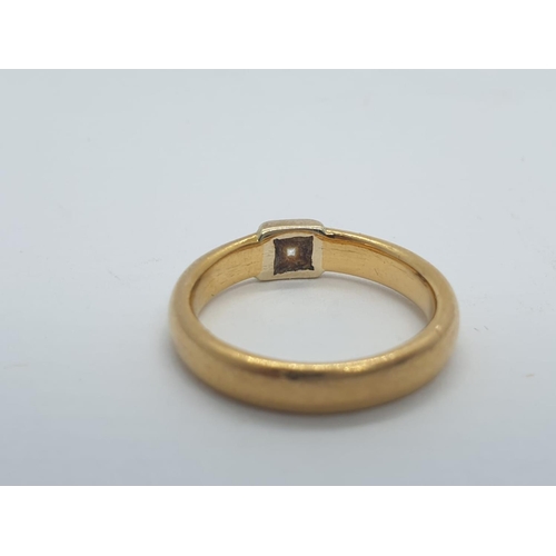 236 - Vintage 22ct gold band ring with white stone, weight 4.5g and size L