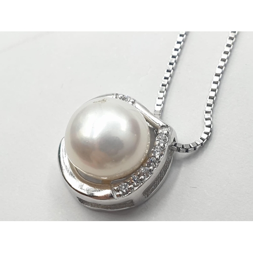 267 - Silver Box chain NECKLACE with silver and pearl pendant.  Marking showing Italy 925 silver.  Silver ... 