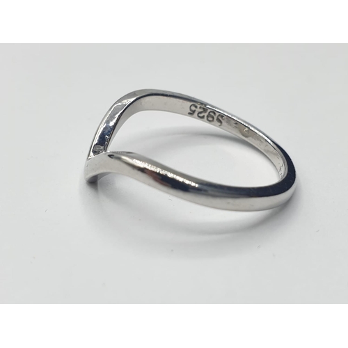 378 - Silver Ring Wishbone Style. Excellent Condition, Unworn, 925 Silver, Size T.