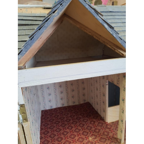 91 - Dolls house 62cm high, 60cm wide and 29cm deep with opening front and rood plus a large amount of do... 