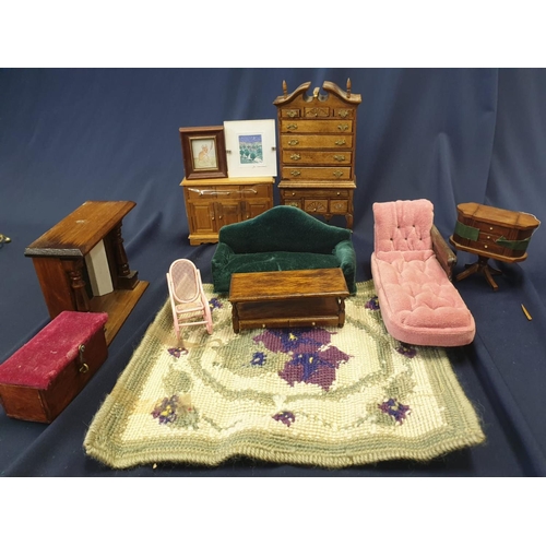 91 - Dolls house 62cm high, 60cm wide and 29cm deep with opening front and rood plus a large amount of do... 