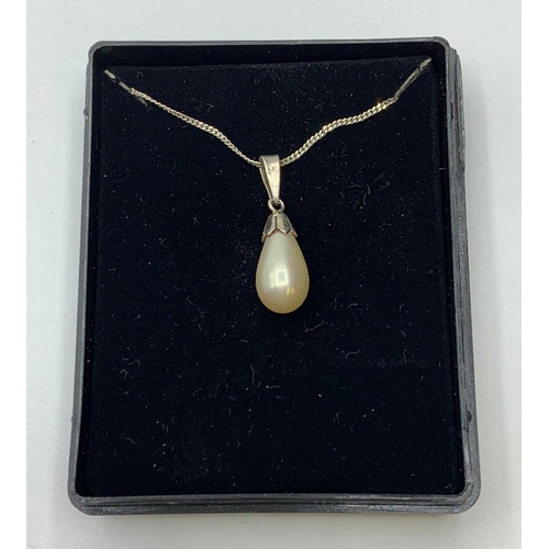 375 - Sterling Silver Pear shape pearl pendant necklace.