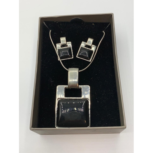 420 - Silver Square Pendant Necklace and Matching Earring Set.