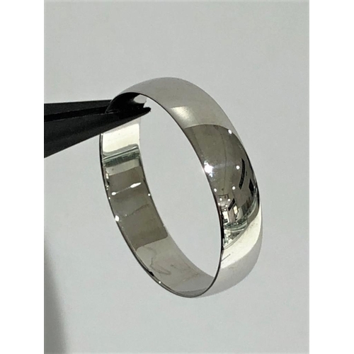 598 - Wedding band, 9k white gold gold; 2.2g, size V