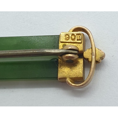 175 - 9ct gold and jade bar brooch, weight 2.9g, 4.5cm width