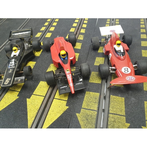 184 - 1960's SCALEXTRIC 4 in 1 , 2 x controllers , 3 x cars , full track